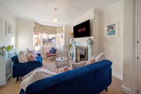 Spacious home with garden Heart of the town WiFi Smart TV